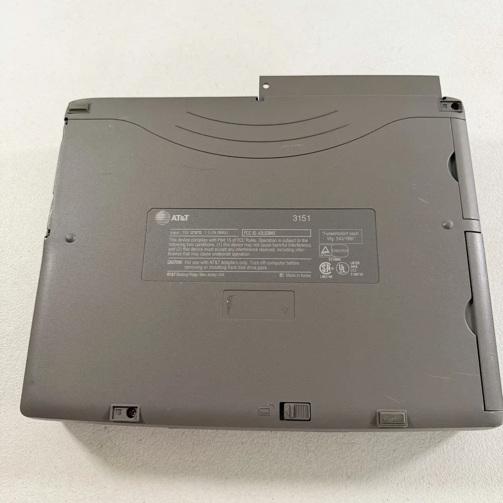 Vintage Retro AT&T Safari 3151 Laptop Computer POWERS ON NO BOOT DEVICE READ
